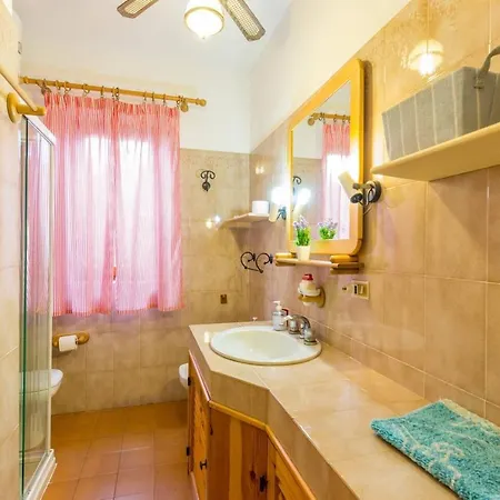 A Due Passi Dalla Spiaggia Apartment *