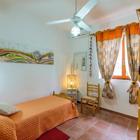Apartment A Due Passi Dalla Spiaggia Santa Lucia (Sardinia)